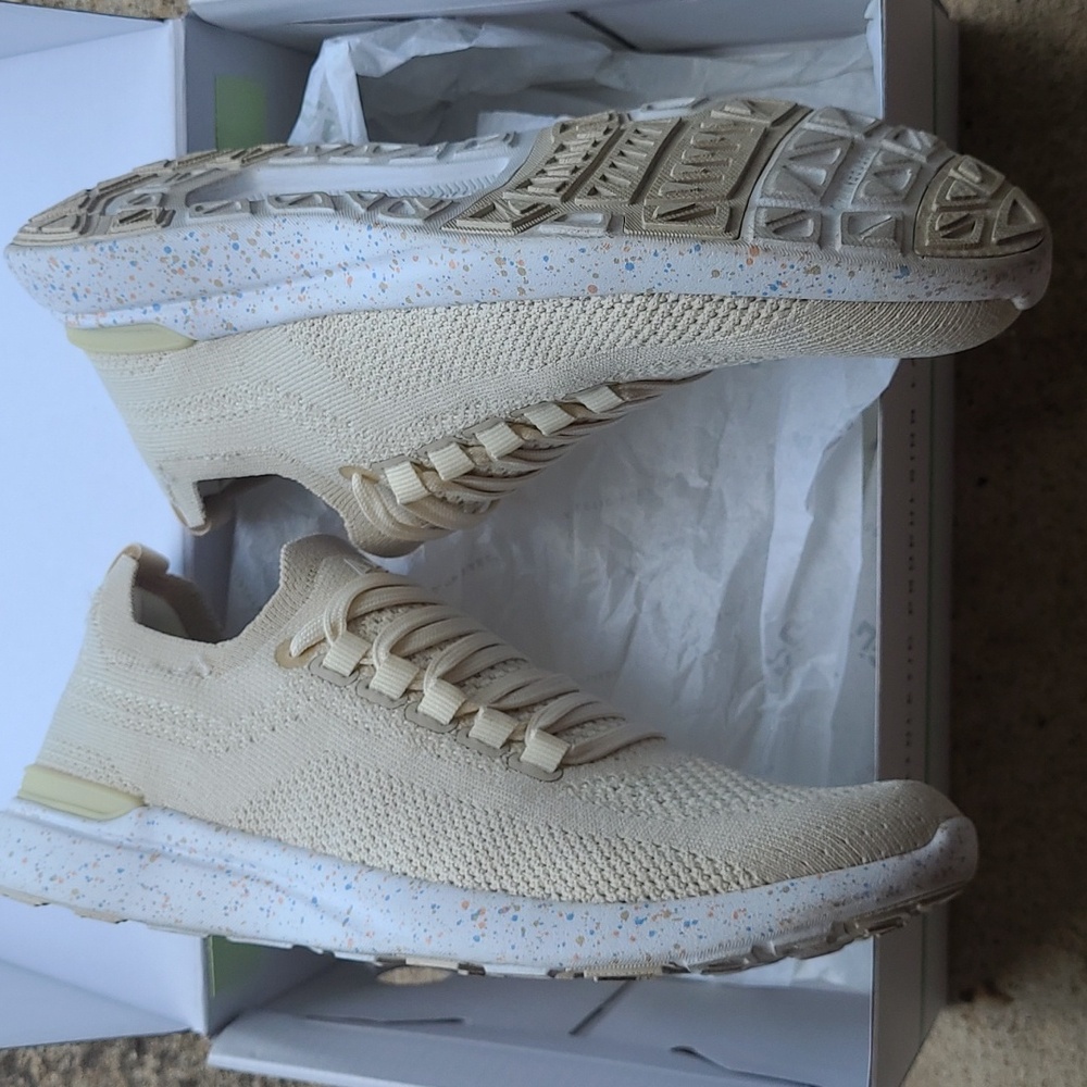 Athletic Propulsion Labs Shoes - Picture 3 of 8